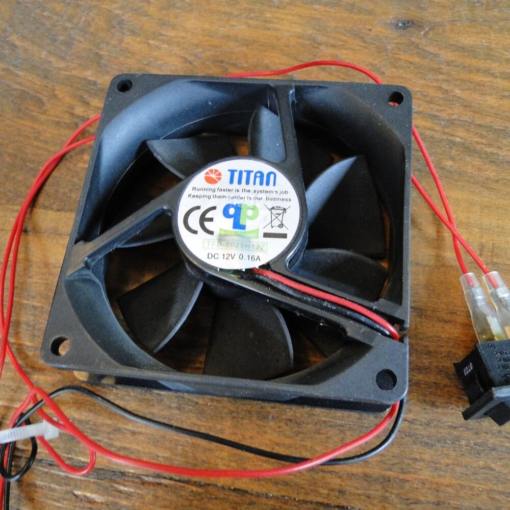 DC Cooling Fan with 80mm x 80mm x 25mm Series